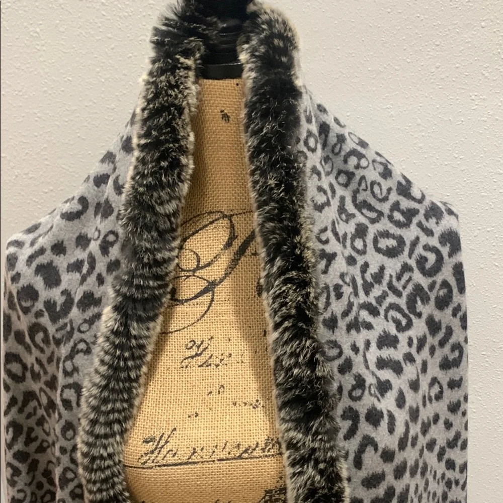 La Fiorentina cashmere and fur reversible wrap - Picture 2 of 7